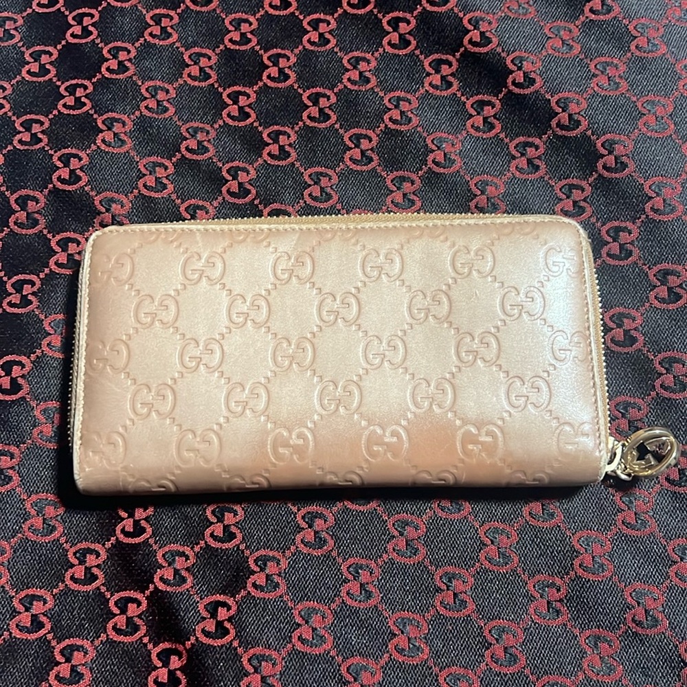 Preloved Gucci long wallet with GG zipper pull